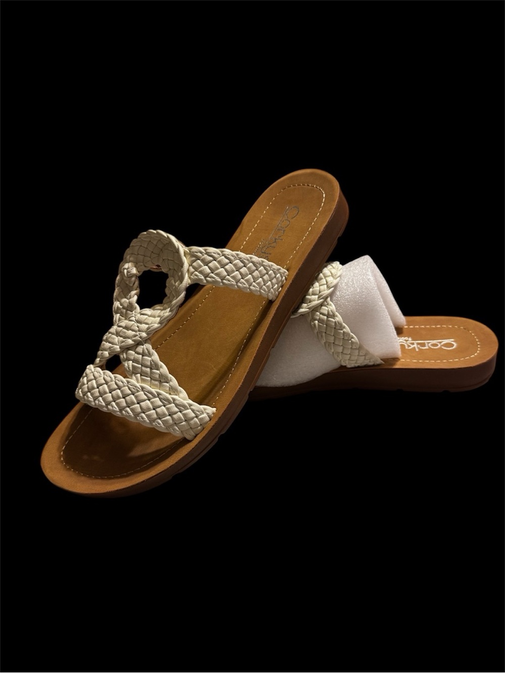 NWOT SIZE 9 Women’s Ivory Corky All Tangled Up Sandal. Cute design